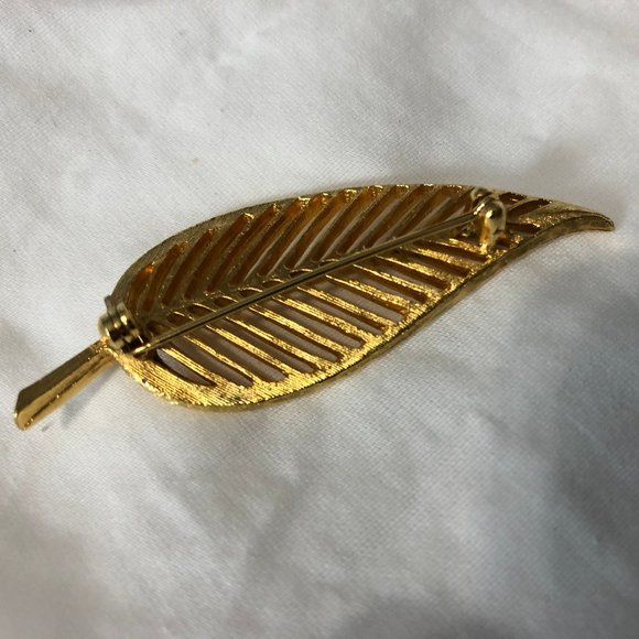 Vintage Gold Leaf Brooch & Earrings Set - Picture 6 of 11